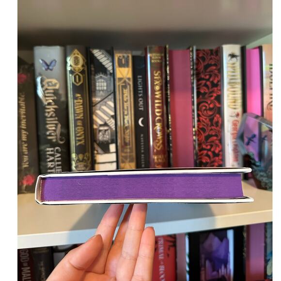 Waterstones Special Edition Powerful By Lauren Roberts - Picture 9 of 10